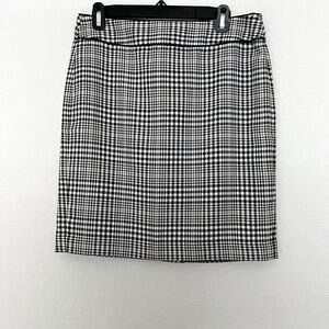 Cute Banana Republic, mini skirt with houndstooth pattern